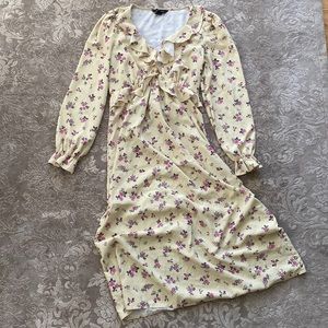 Perfect dress for Easter! Beautiful floral dress!